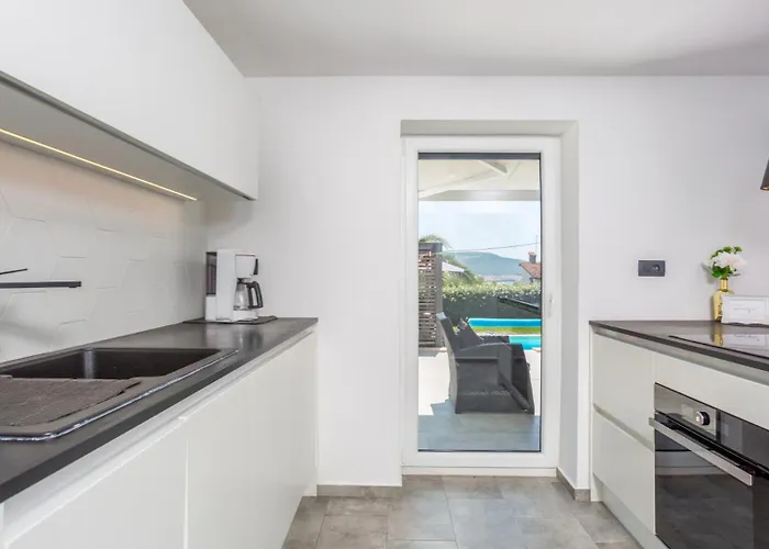 Villa Beautiful Estate 1 In Island Of Krk *