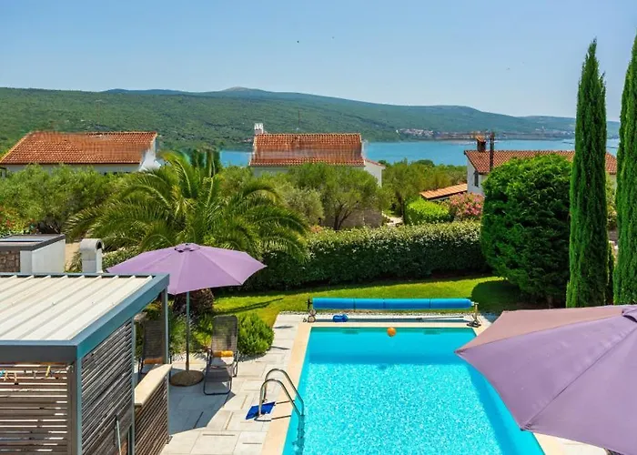 Beautiful Estate 1 In Island Of Krk فيلة Kornić